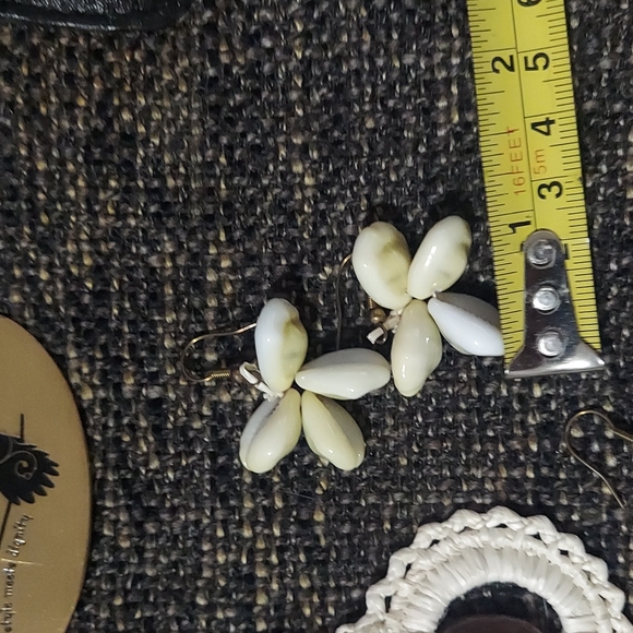 Macrame shell earrings bundle 4 pair - Picture 7 of 7